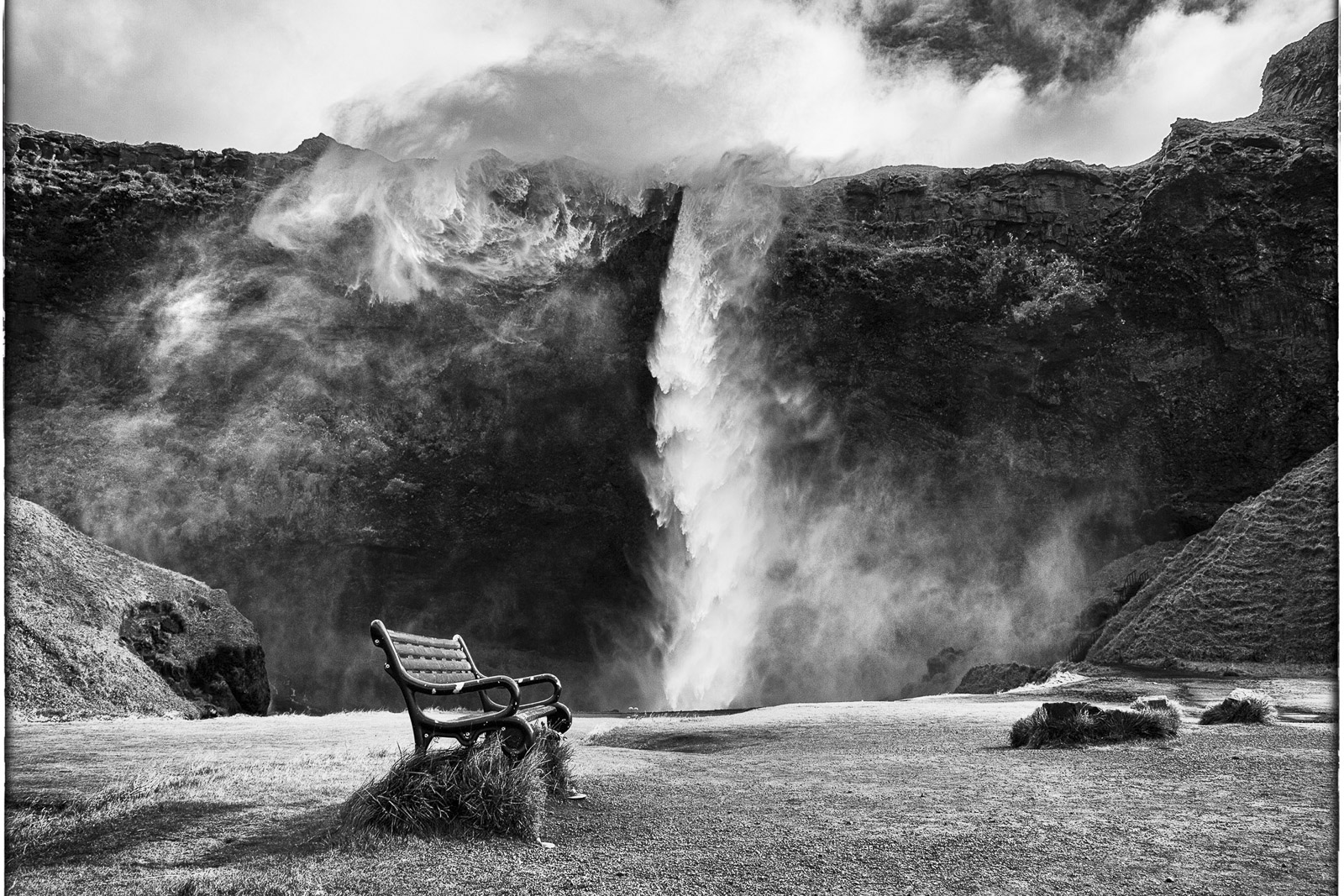 Seljalandsfoss bw